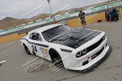 media/Jun-01-2025-CalClub SCCA (Sun) [[eae223c5dd]]/Around pit/